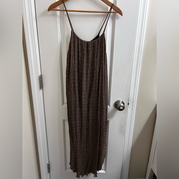 Fifteen Twenty Dresses & Skirts - Fifteen Twenty Black and Red Floral Maxi Dress